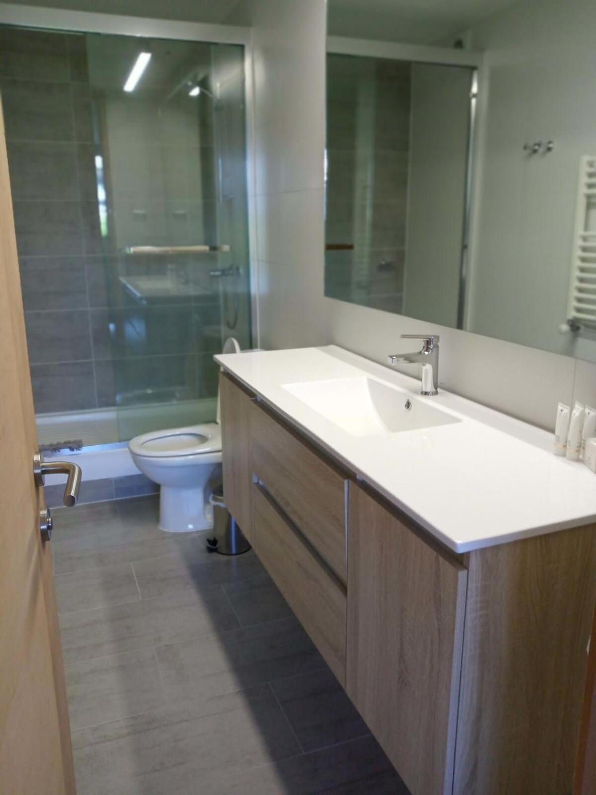 1d1b Estacionamiento Y Terraza En Puertovaras 2pax Servicio Hom Apartamento *